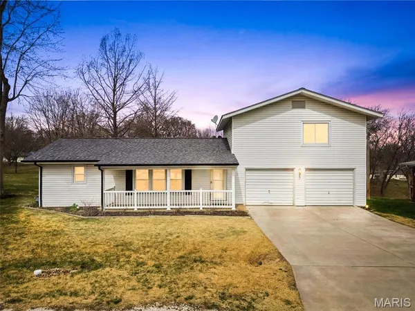 $265,000 | 207 Scenic Drive, Elsberry, MO 63343
