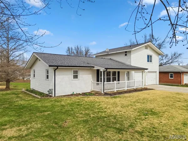 $249,900 | 207 Scenic Drive, Elsberry, MO 63343