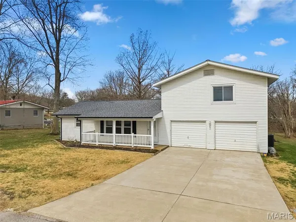 $249,900 | 207 Scenic Drive, Elsberry, MO 63343
