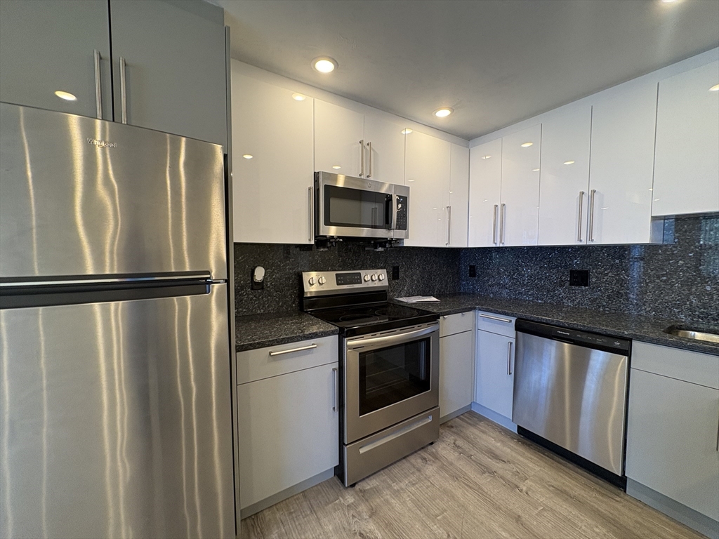 1028 Commonwealth Avenue, Unit 305 Boston, MA 02215 - Photo 10 of 12