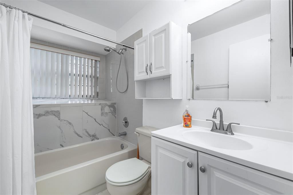 5100 Burchette Road, Unit 2505 Tampa, FL 33647 - Photo 27 of 47 a bathroom with a sink toilet vanity and bathtub