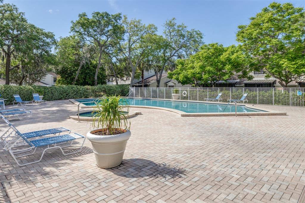 5100 Burchette Road, Unit 2505 Tampa, FL 33647 - Photo 38 of 47 a view of a terrace with sitting area