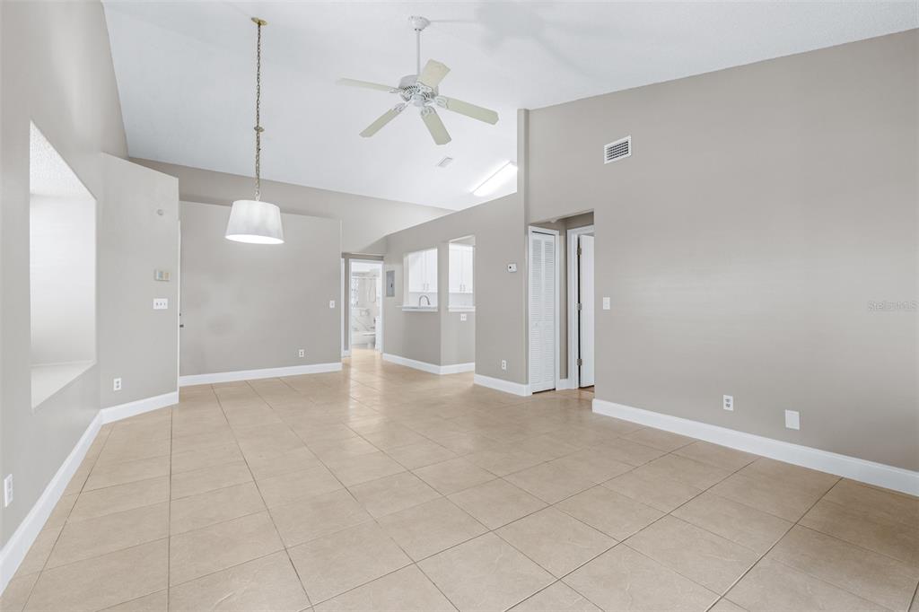 5100 Burchette Road, Unit 2505 Tampa, FL 33647 - Photo 9 of 47 a view of an empty room with a window