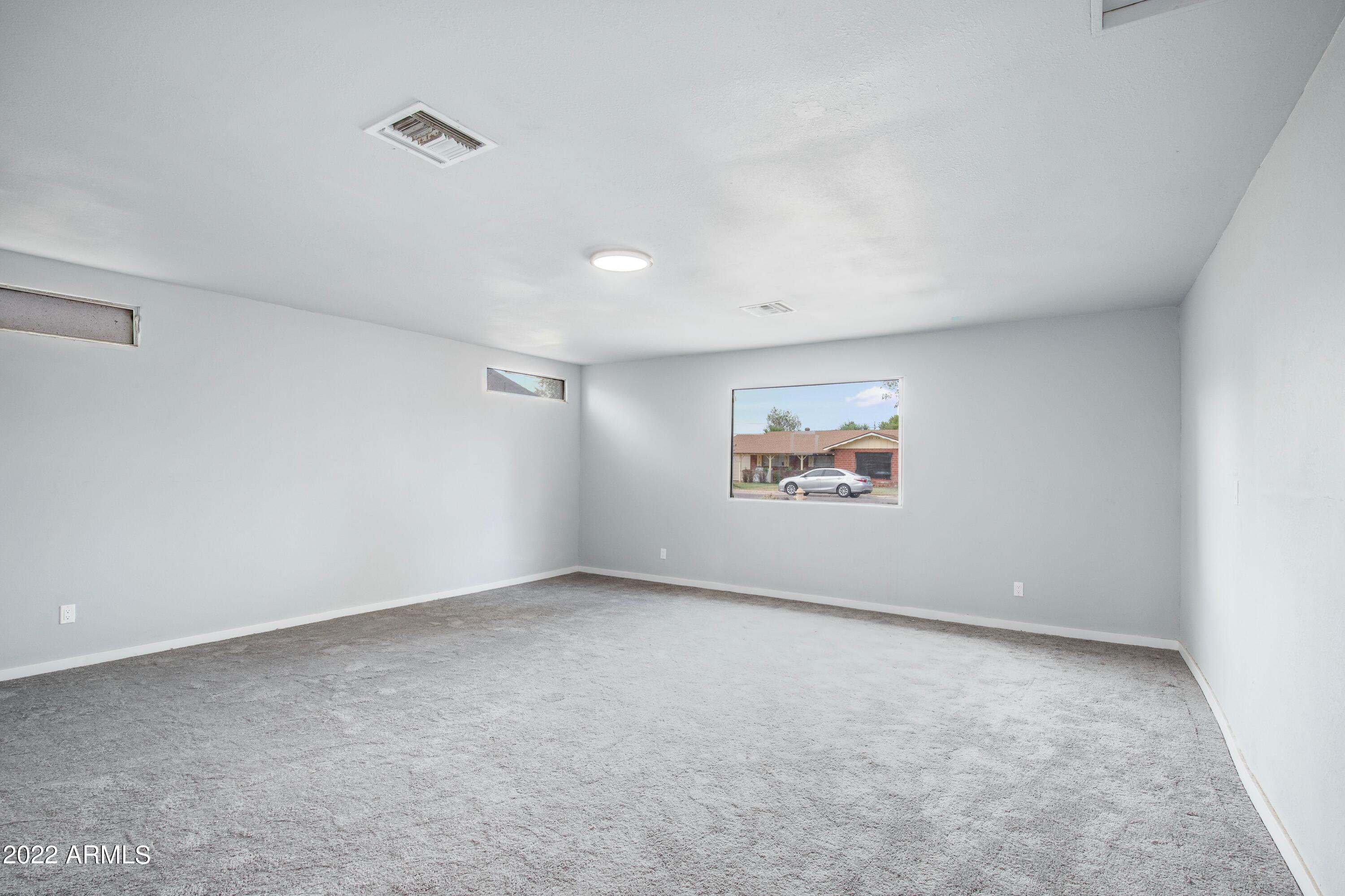 3525 West Ocotillo Road Phoenix, AZ 85019 - Photo 3 of 10 58A79347-B28E-4E2E-8BE0-DFF2345EA0AF