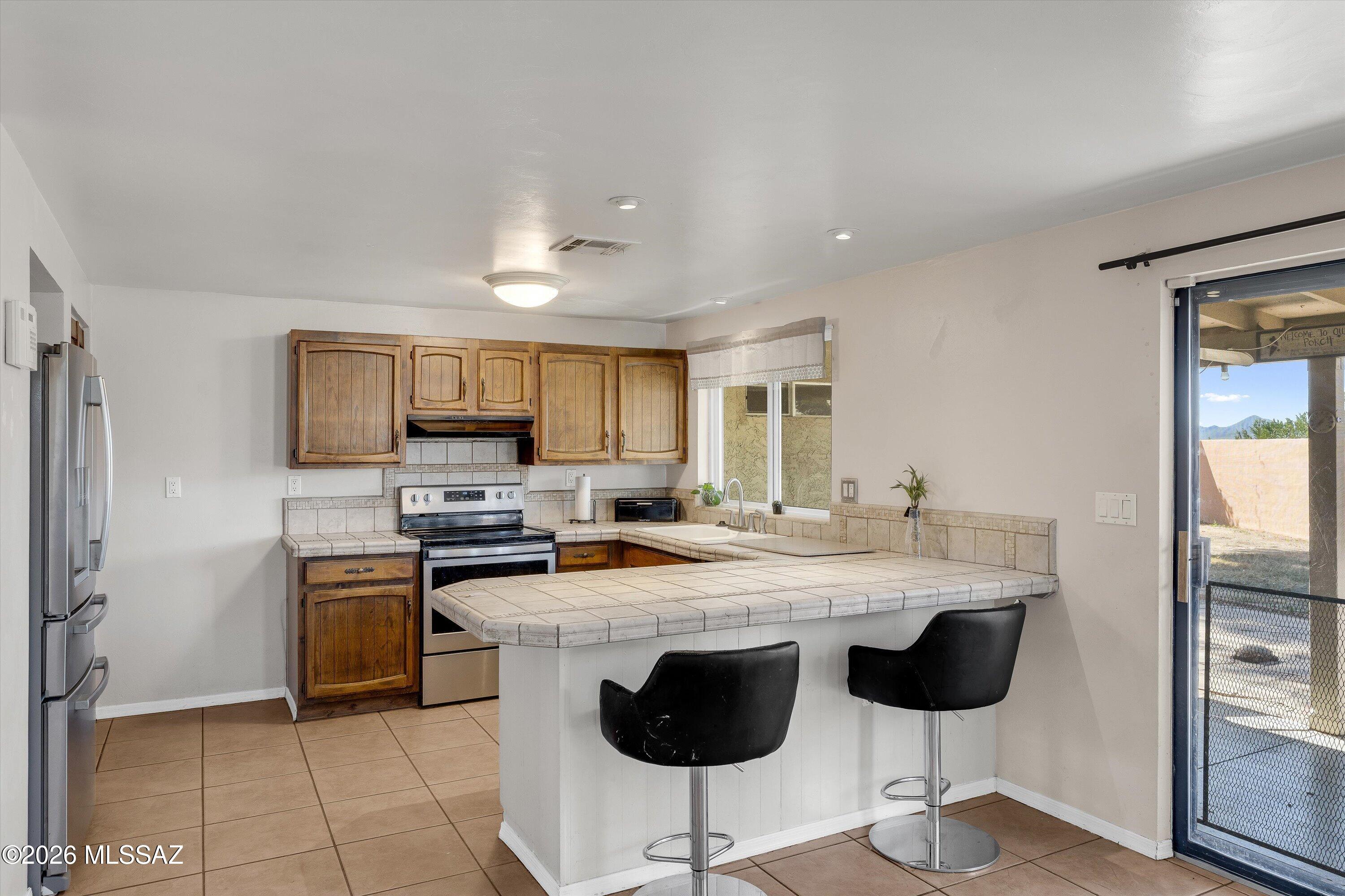 7531 North Juniper Road Tucson, AZ 85741 - Photo 10 of 27 12-Kitchen