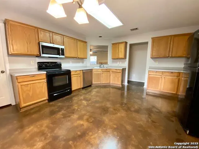 $2,100 | 7530 Acorn Bend Drive, San Antonio, TX 78250