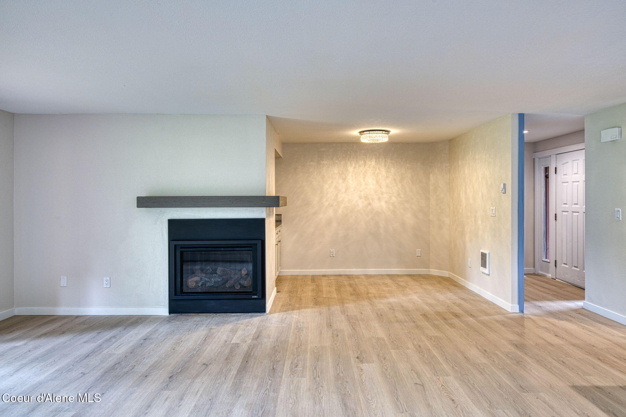 5299 West Green Court, Unit 2 Rathdrum, ID 83858 - Photo 14 of 49 Living Room