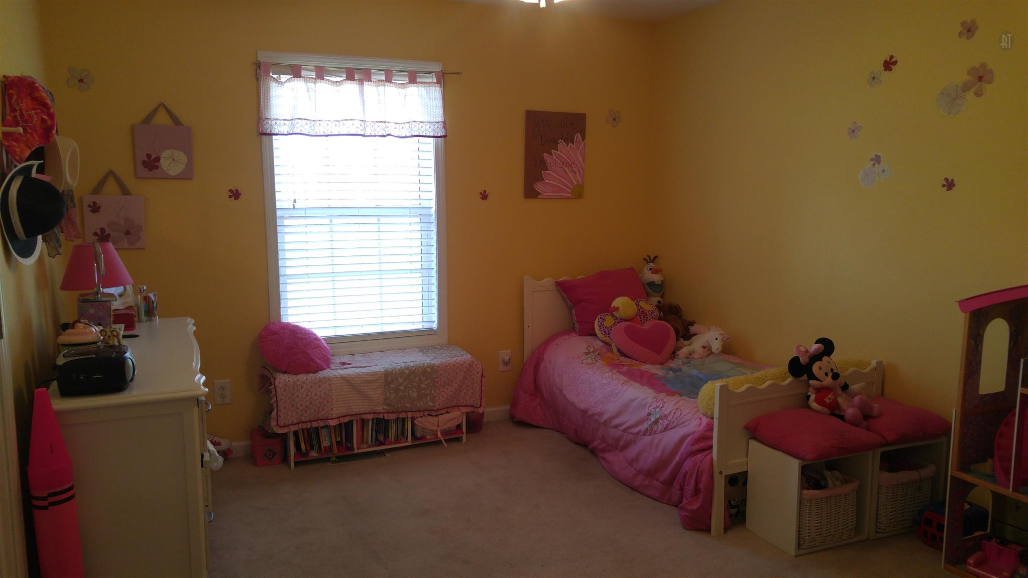 282 Collins Road Portland, TN 37148 - Photo 22 of 28 a living room with furniture and a window