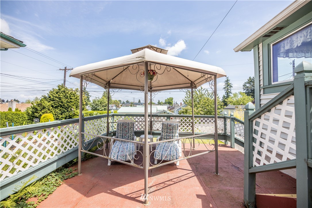 1505 Rockefeller Avenue Everett, WA 98201 - Photo 22 of 30 a view of a balcony with chairs and wooden floor