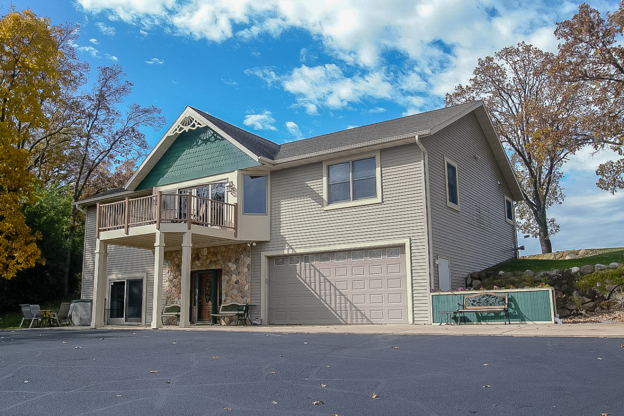 W360S10139 Markham Road Eagle, WI 53119 - Photo 1 of 1 Front