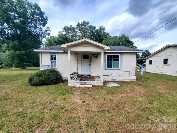 $68,000 | 209 East James Street, La Grange, NC 28551