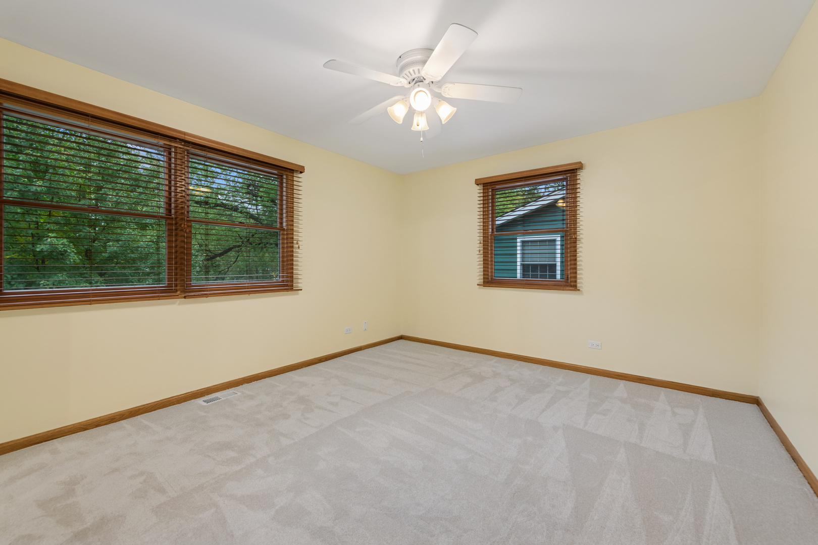 226 Aberdeen Road Cary, IL 60013 - Photo 23 of 40 an empty room with a window