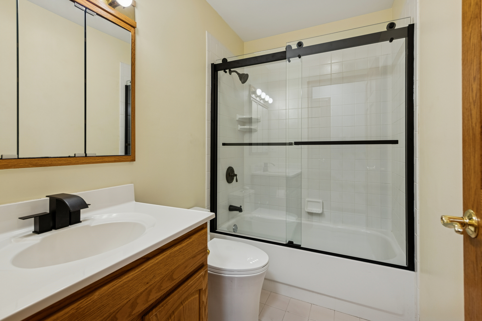 226 Aberdeen Road Cary, IL 60013 - Photo 24 of 40 a bathroom with a shower toilet and sink