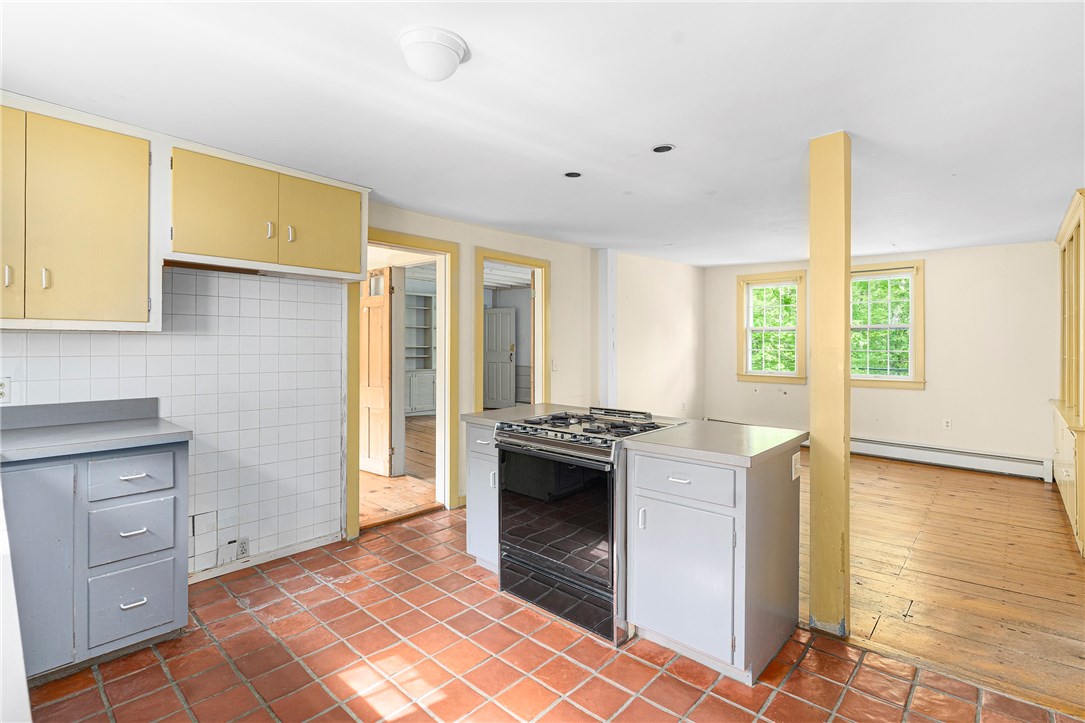 142 Howard Hill Road Foster, RI 02825 - Photo 7 of 39