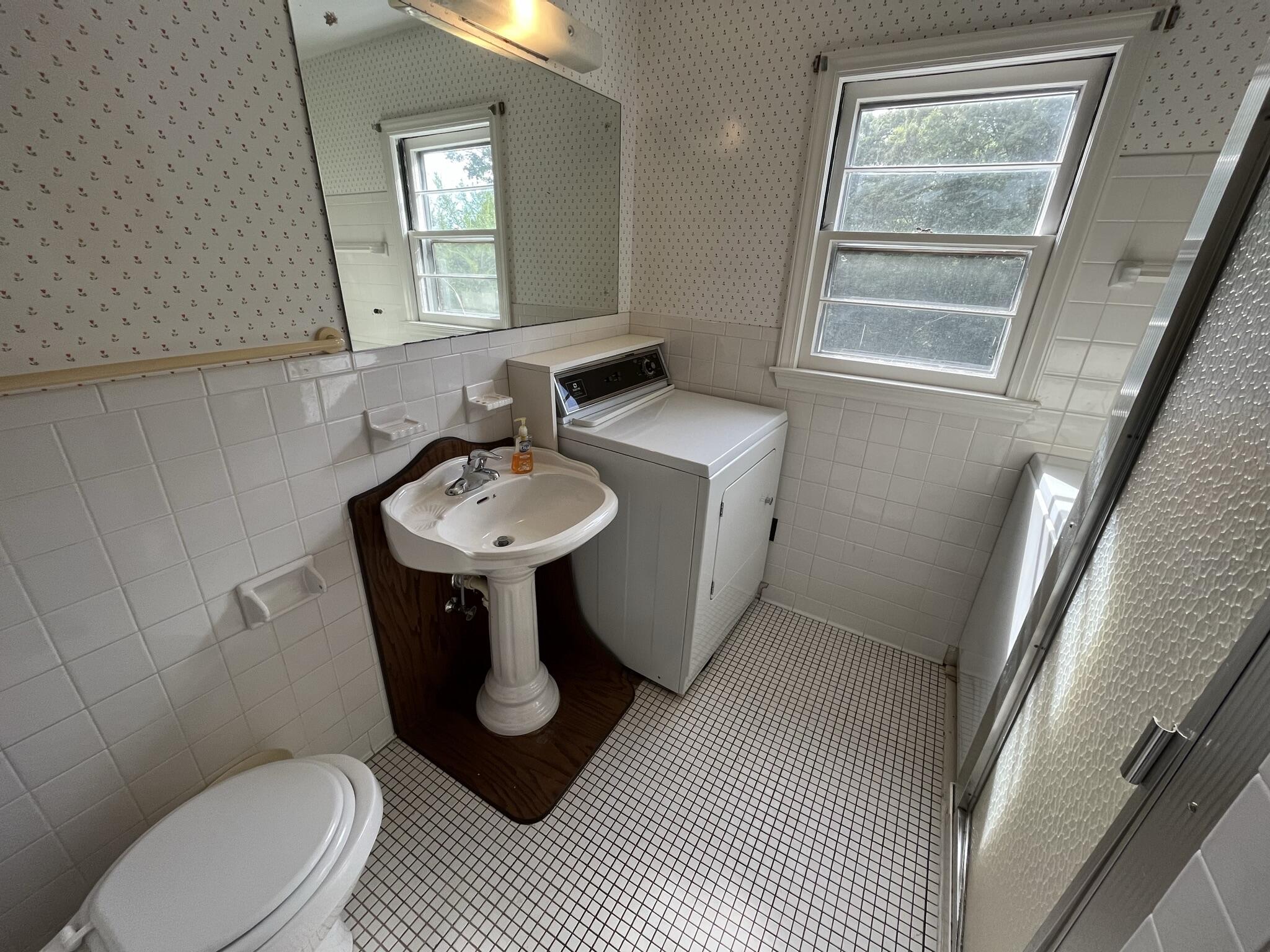 231 Bethlehem Road Boones Mill, VA 24065 - Photo 19 of 63 19 Full Bath