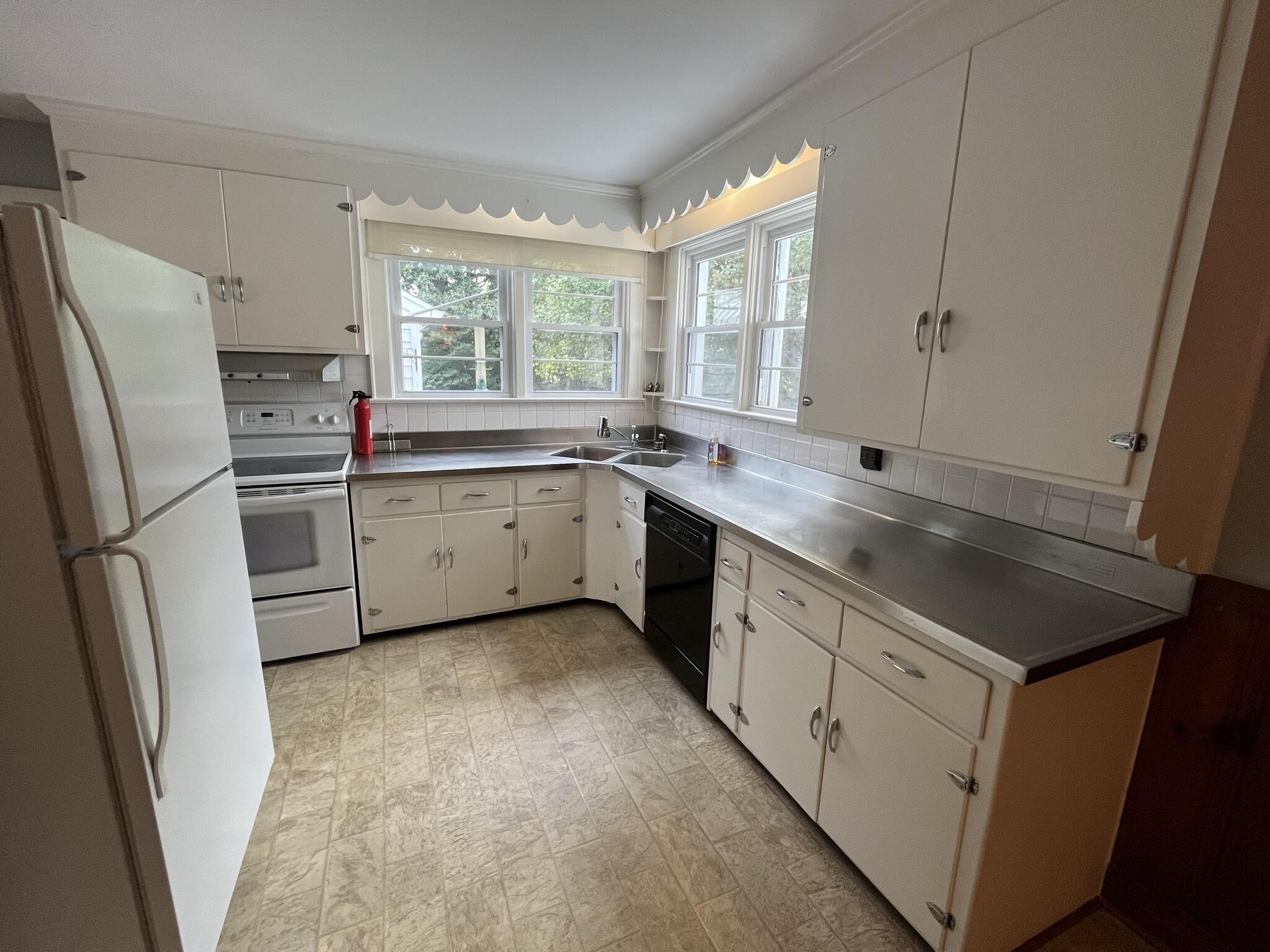 231 Bethlehem Road Boones Mill, VA 24065 - Photo 5 of 63 5 Kitchen