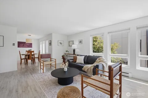 $495,000 | 914 6th Avenue North, Unit 201, Seattle, WA 98109