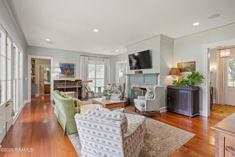 $695,000 | 1005 Loreauville Road, New Iberia, LA 70563