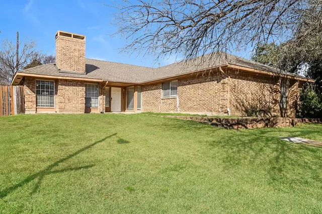 $2,250 | 857 Via Altos, Mesquite, TX 75150