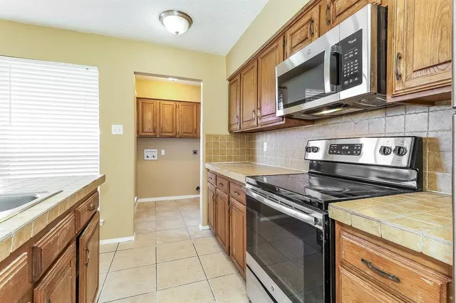 $2,250 | 857 Via Altos, Mesquite, TX 75150