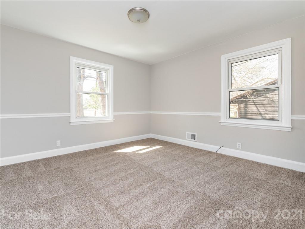 502 Davis Park Road Gastonia, NC 28052 - Photo 11 of 20 an empty room with a window