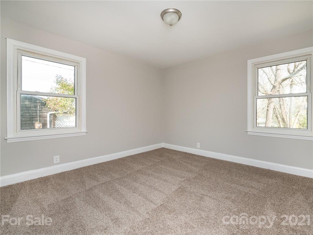 502 Davis Park Road Gastonia, NC 28052 - Photo 13 of 20 an empty room with a window