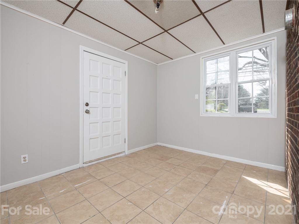 502 Davis Park Road Gastonia, NC 28052 - Photo 16 of 20 an empty room with windows