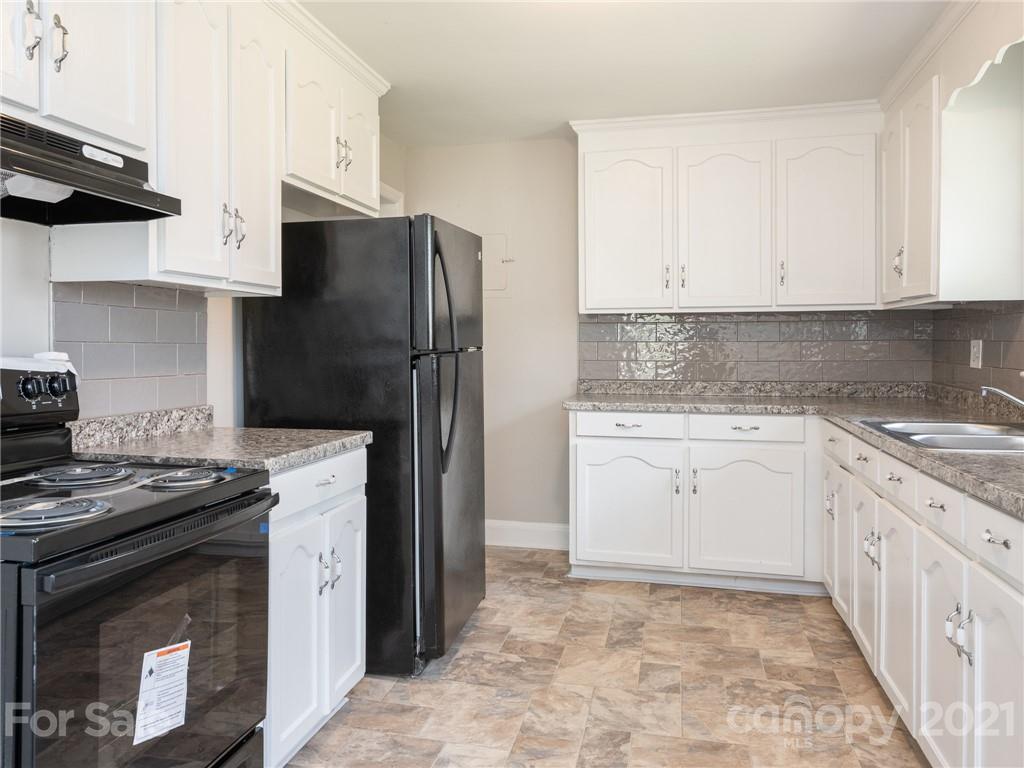 502 Davis Park Road Gastonia, NC 28052 - Photo 3 of 20 a kitchen with a stove top oven sink and refrigerator