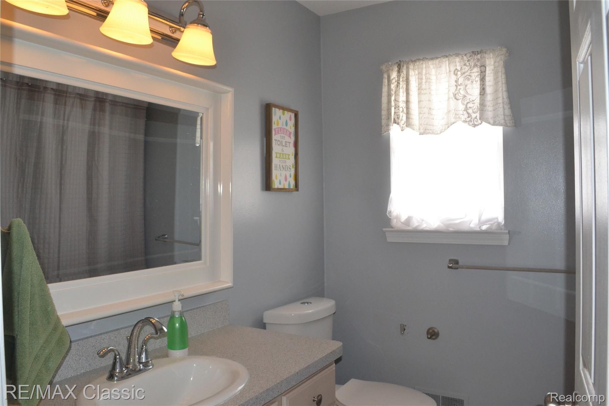 3001 East Commerce Road Commerce Township, MI 48382 - Photo 30 of 39 Full Bath
