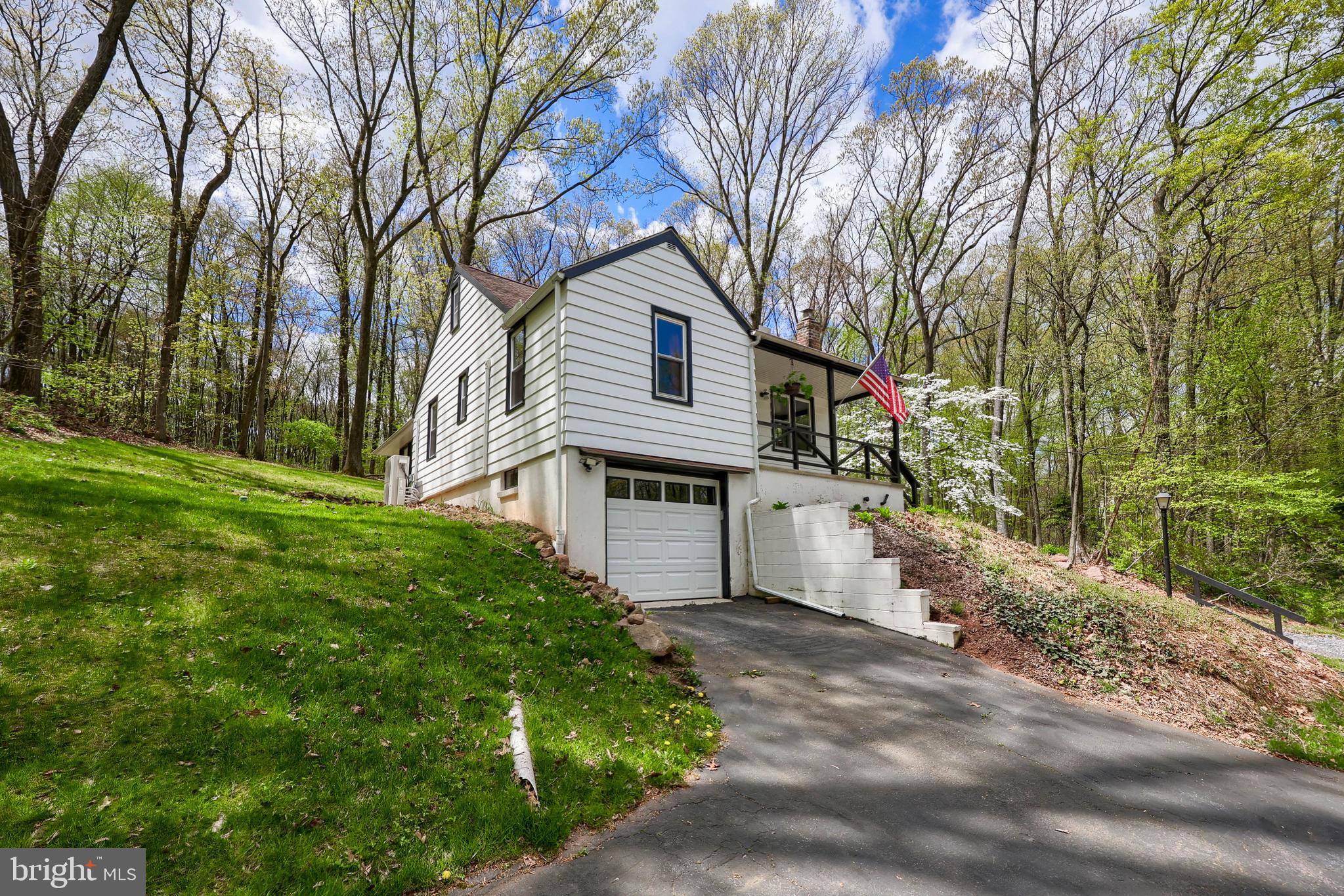 432 Vinemont Road Reading, PA 19608 - Photo 3 of 39