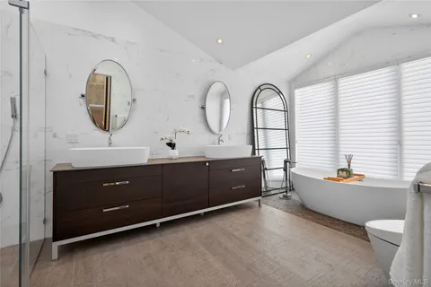 $3,199,000 | 48 Westwood Court, Woodbury, NY 11797