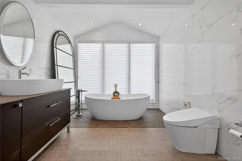 $3,199,000 | 48 Westwood Court, Woodbury, NY 11797