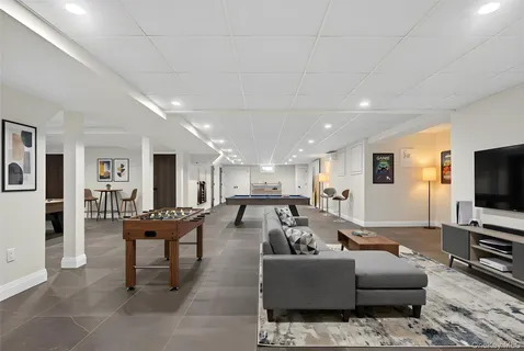 $3,199,000 | 48 Westwood Court, Woodbury, NY 11797