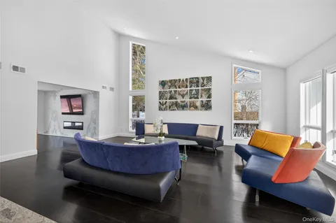 $3,199,000 | 48 Westwood Court, Woodbury, NY 11797