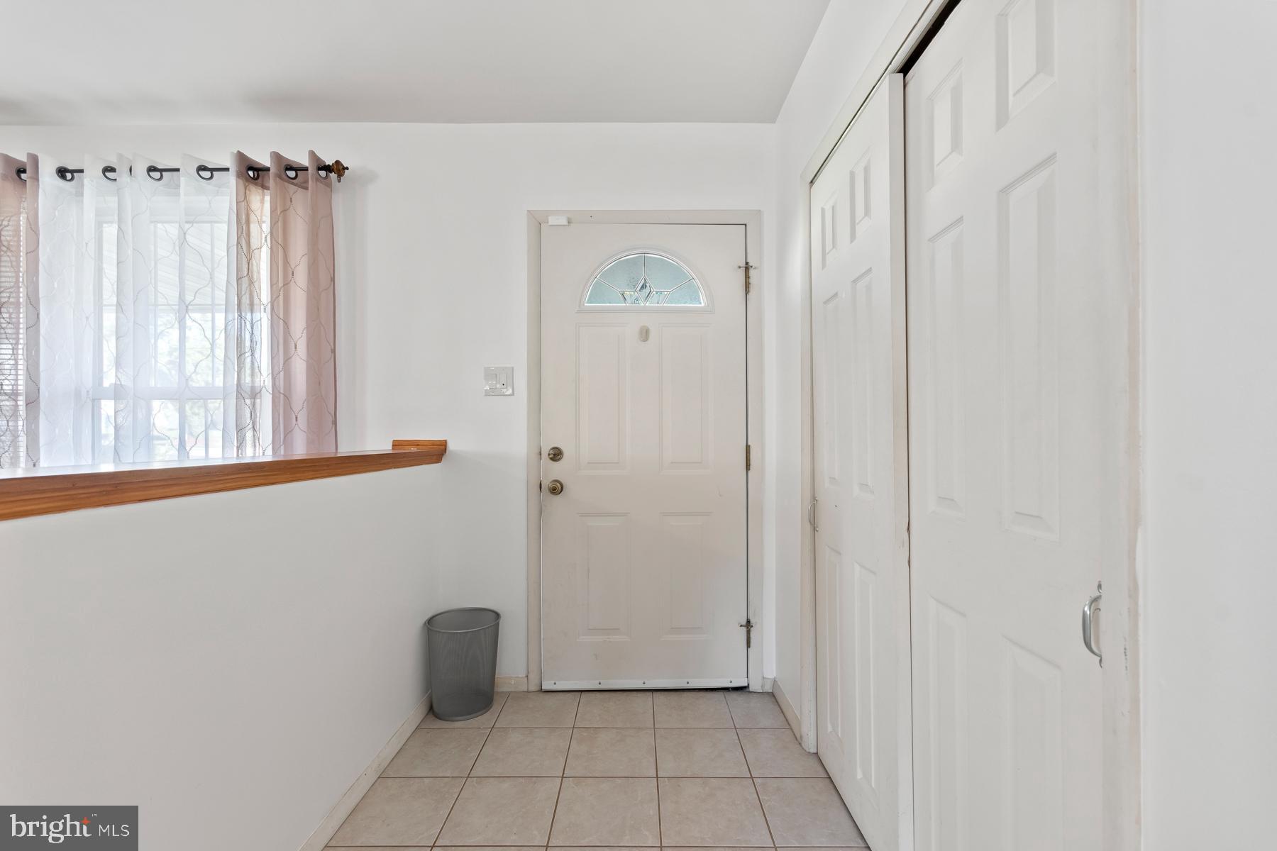 12 Colgate Drive Cherry Hill, NJ 08034 - Photo 11 of 33 Foyer