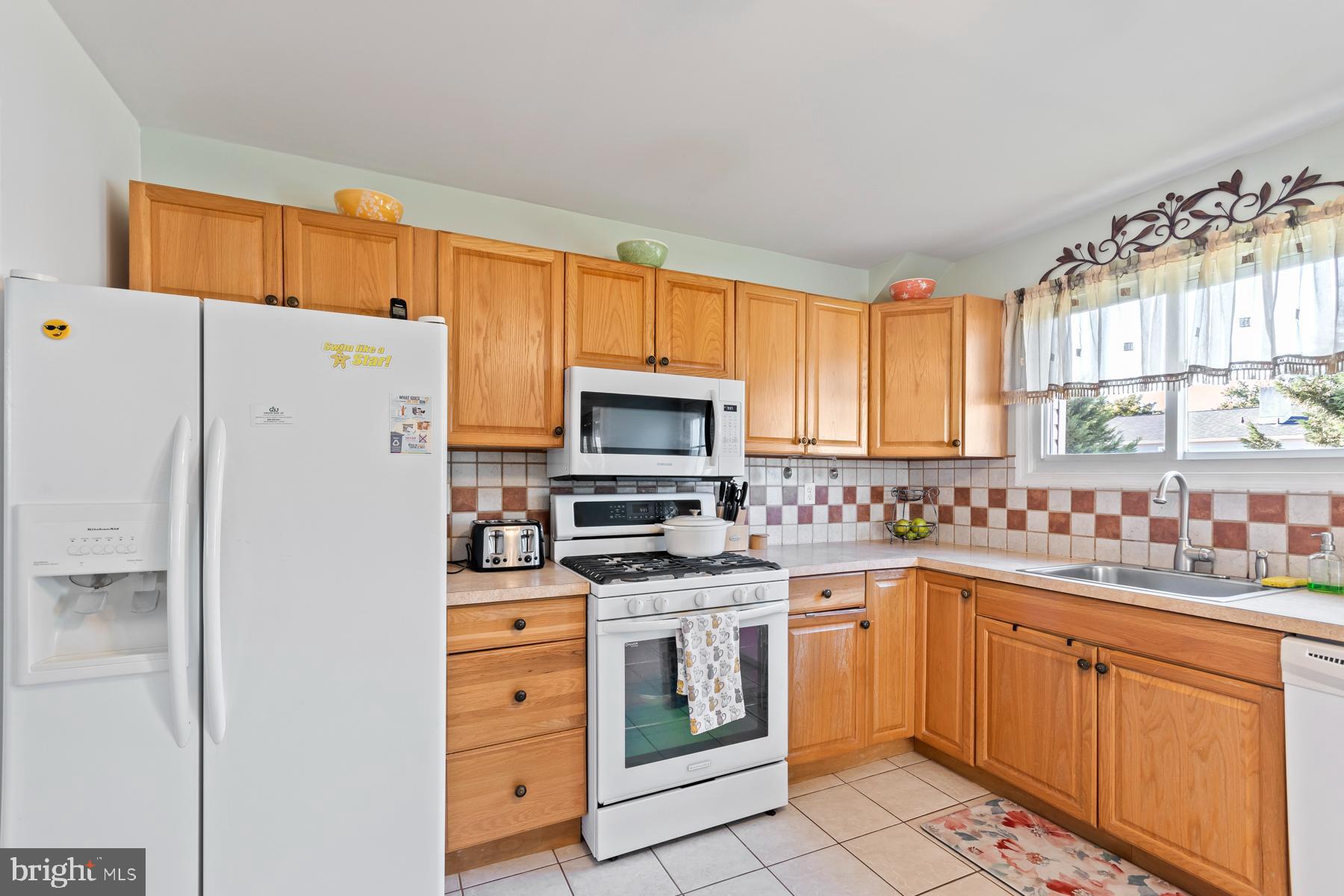 12 Colgate Drive Cherry Hill, NJ 08034 - Photo 9 of 33 Well maintained kitchen
