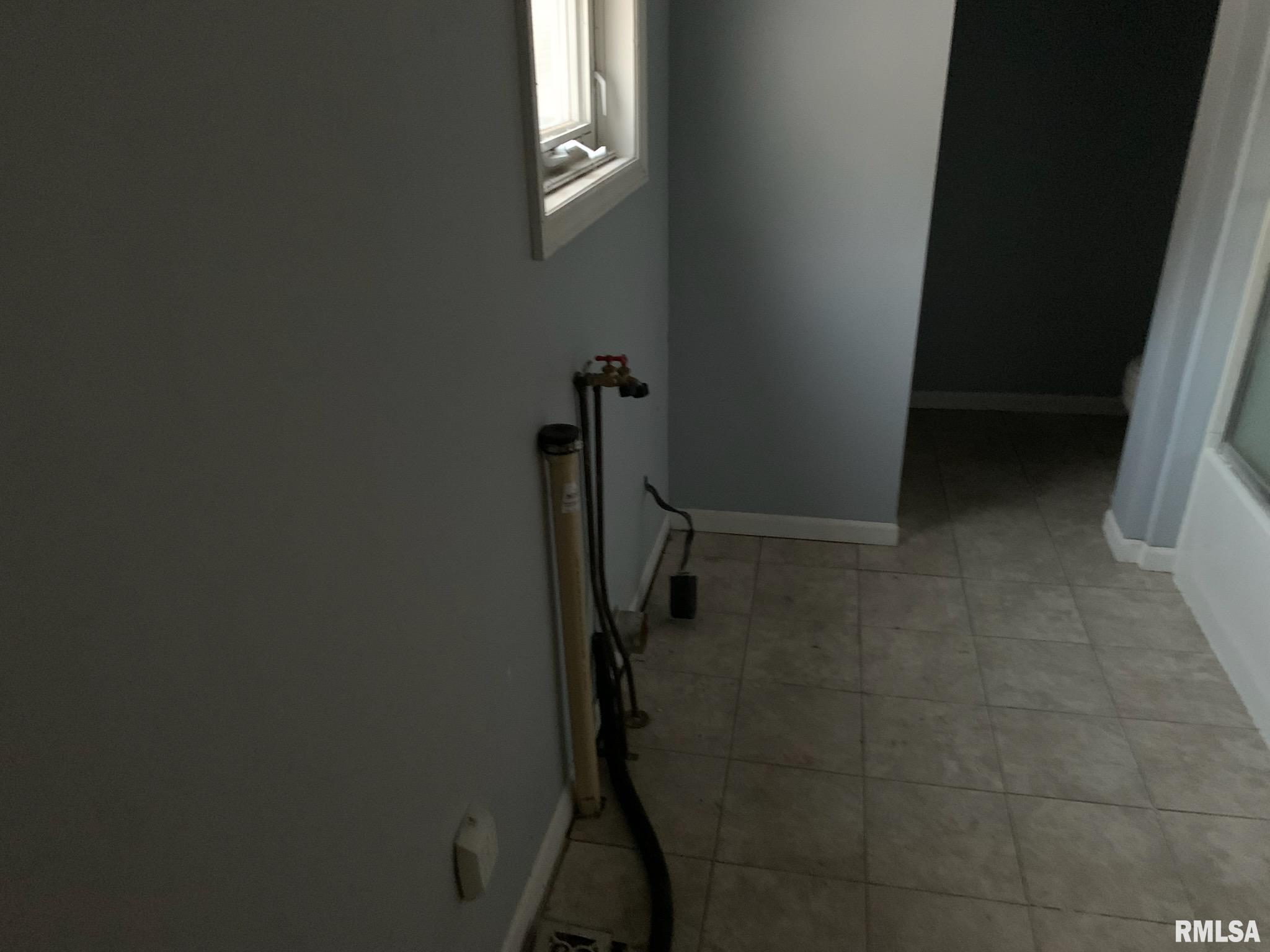 924 North Crafford Street Bushnell, IL 61422 - Photo 12 of 27