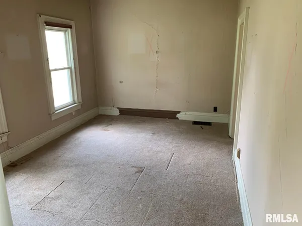 $27,900 | 924 North Crafford Street, Bushnell, IL 61422