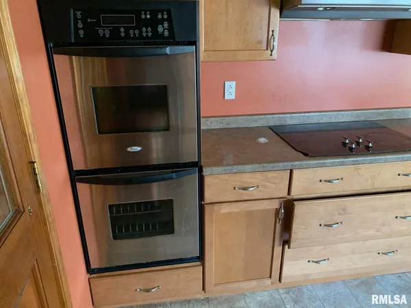 $27,900 | 924 North Crafford Street, Bushnell, IL 61422