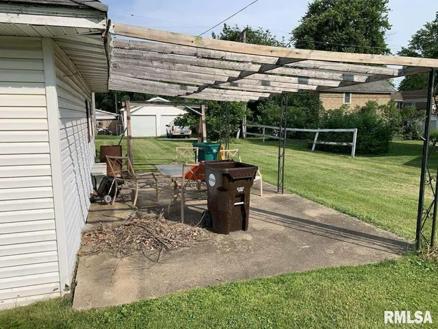 $32,000 | 924 North Crafford Street, Bushnell, IL 61422