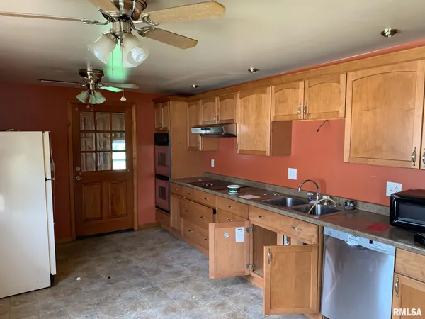 $27,900 | 924 North Crafford Street, Bushnell, IL 61422