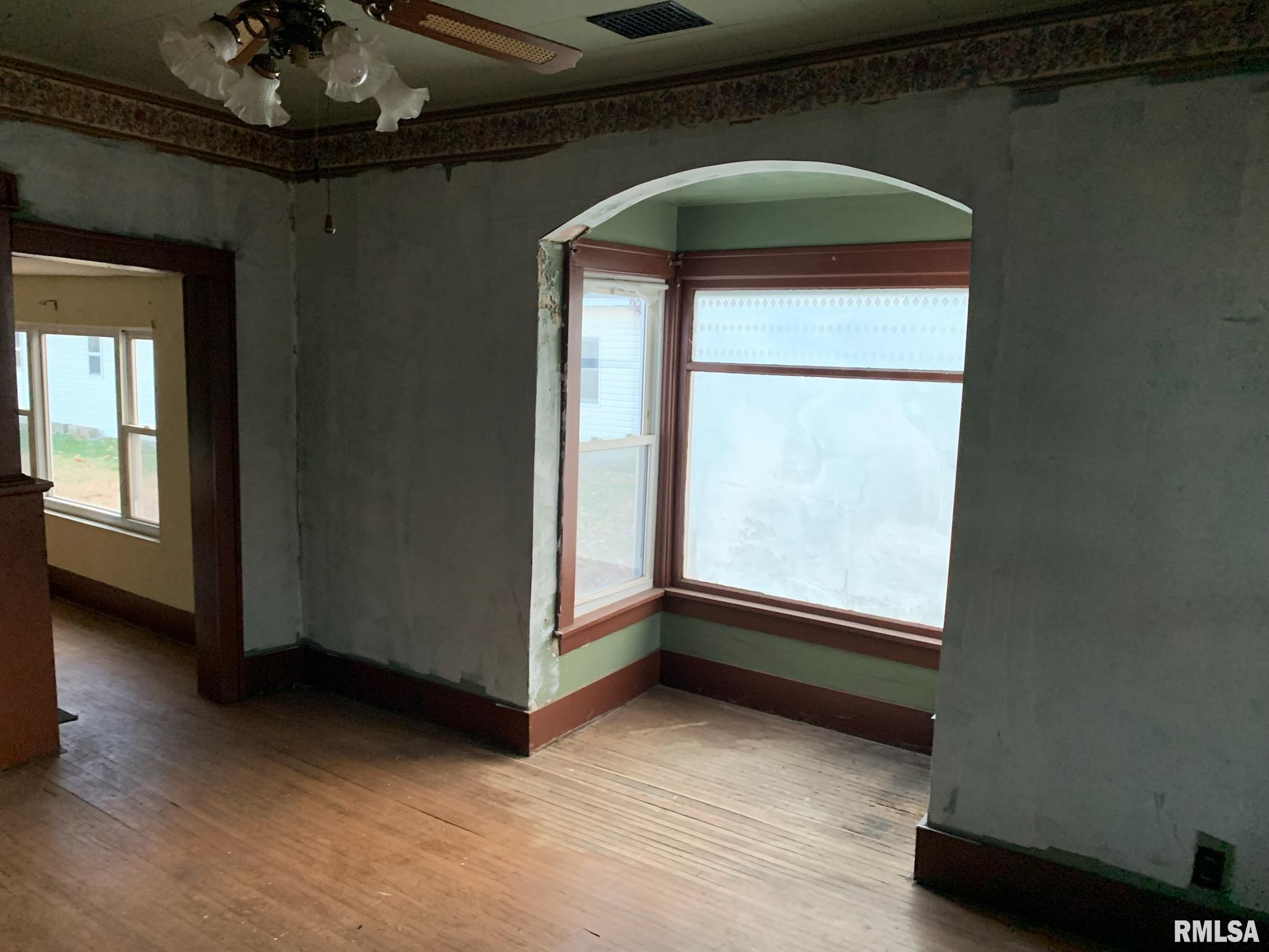 924 North Crafford Street Bushnell, IL 61422 - Photo 9 of 27