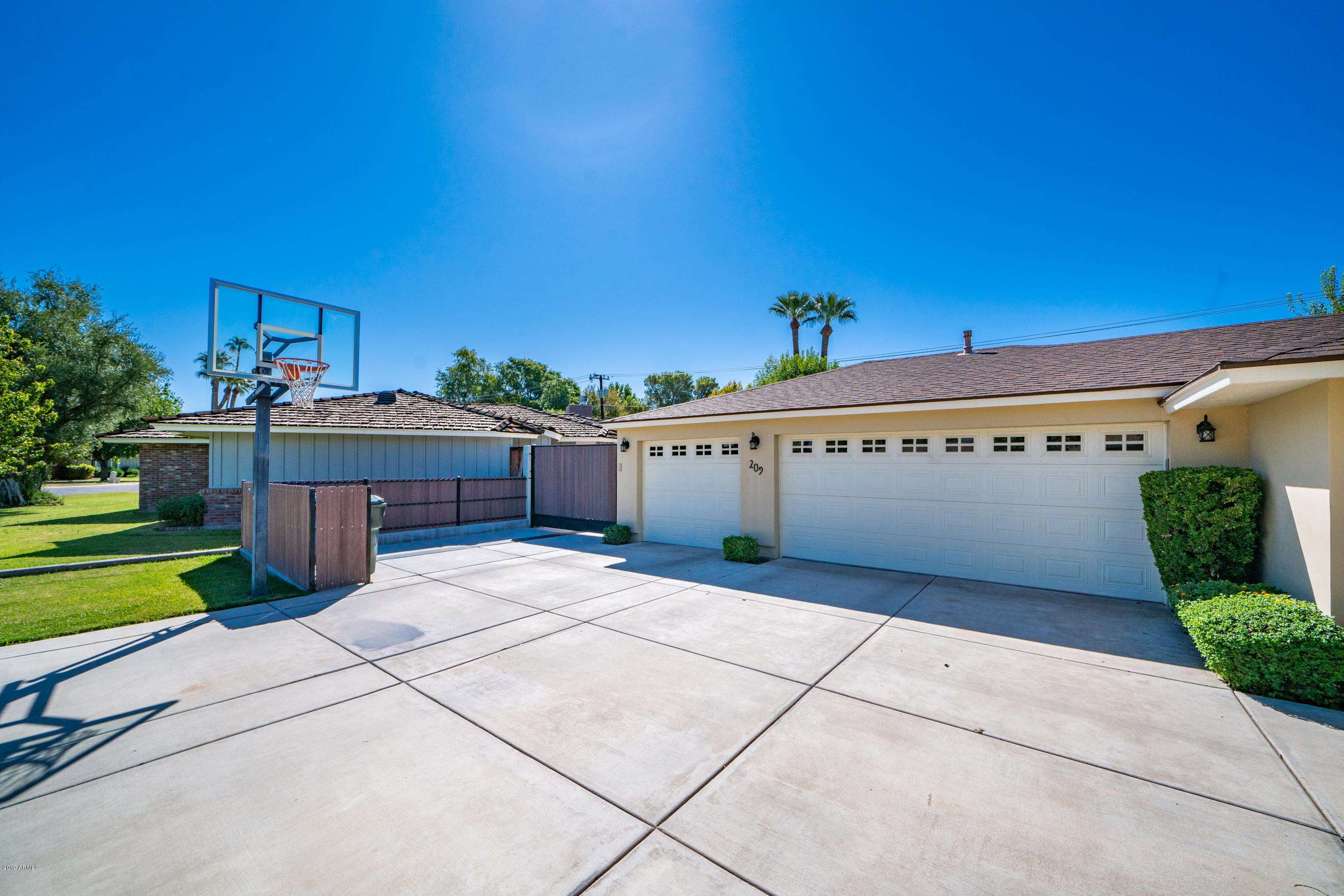 209 West Lamar Road Phoenix, AZ 85013 - Photo 2 of 46 4DSC03949