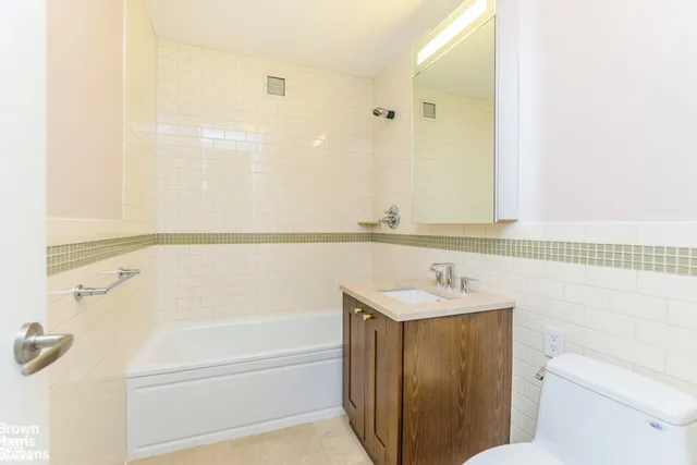 $1,250,000 | 640 West 237th Street, Unit 8B | Riverdale