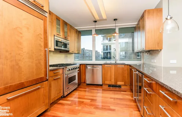 $1,250,000 | 640 West 237th Street, Unit 8B | Riverdale
