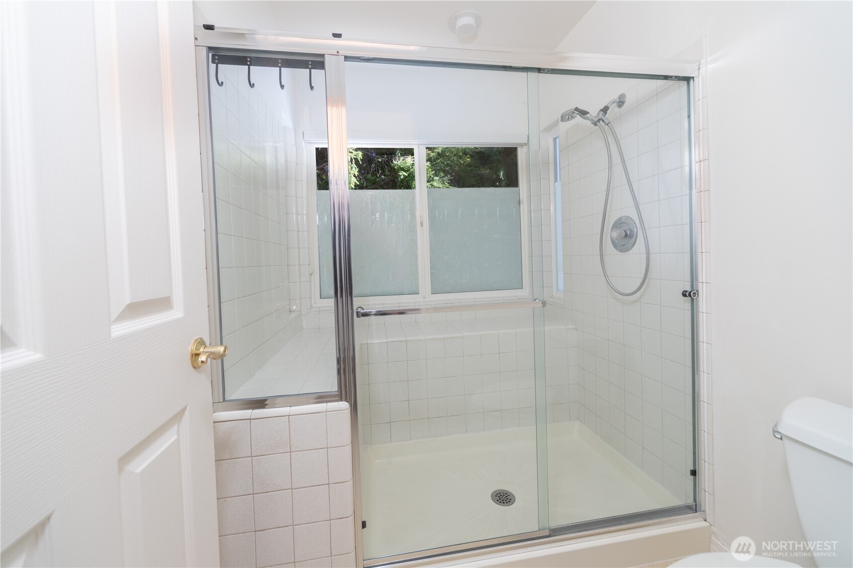 61 South Keel Way Port Ludlow, WA 98365 - Photo 15 of 33 a bathroom with a glass shower door