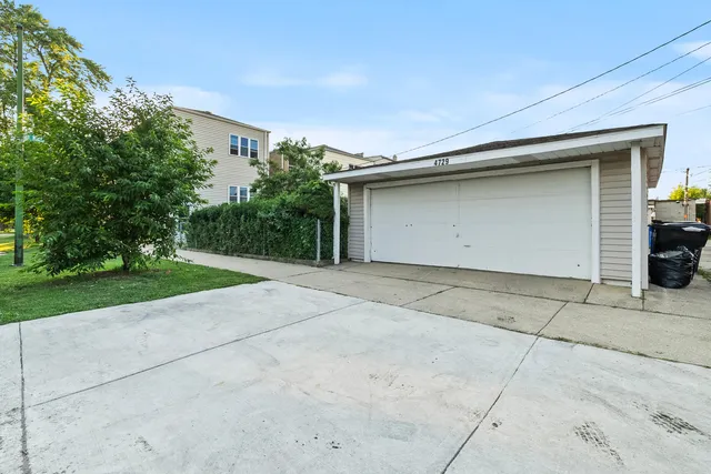 a front view of house with yard