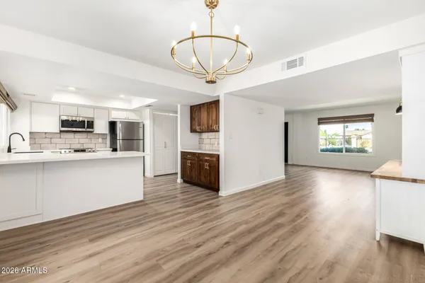 $1,925 | 7804 North 47th Avenue, Glendale, AZ 85301