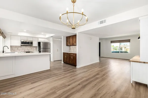 $1,895 | 7804 North 47th Avenue, Glendale, AZ 85301