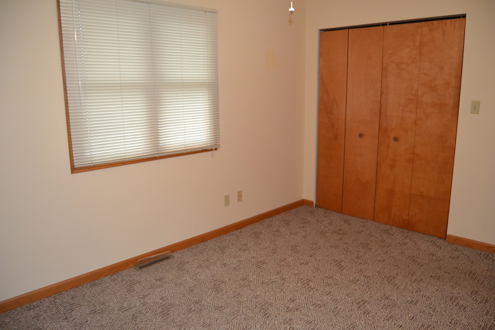 208 Nebraska Street, Unit A Ottawa, IL 61350 - Photo 7 of 14 an empty room with windows